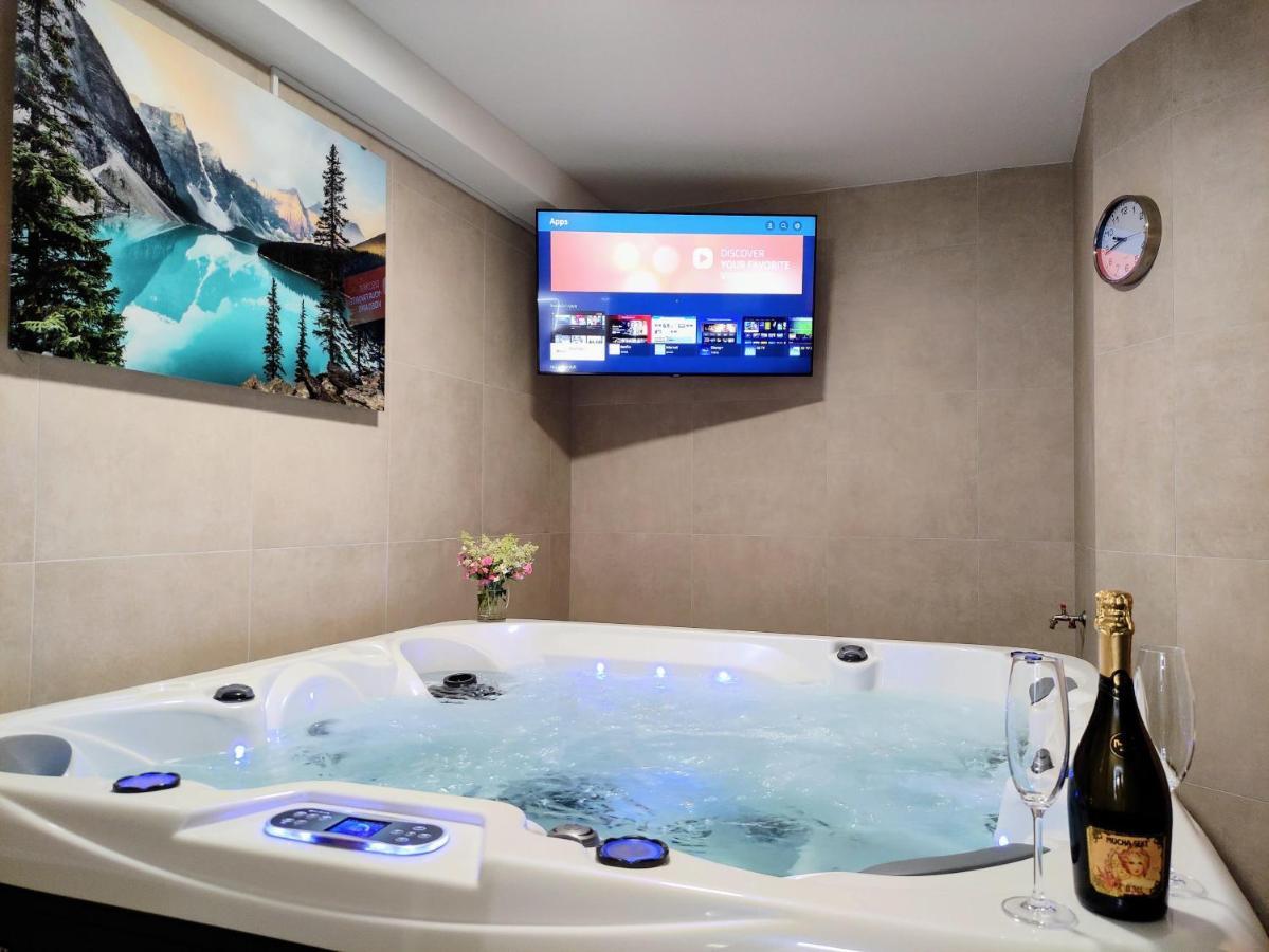 Grand Spa Harrachov - Wellness Luxusni Apartman S Velkou Virivkou, Saunou, Kuchyni A Venkovnim Posezenim V Centru Harrachova 外观 照片